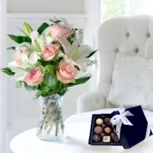 Simply Pink Rose & Lily & 9 Chocolates